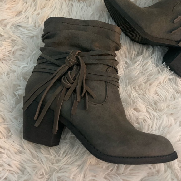 Taupe booties size 6.5 - Picture 2 of 6